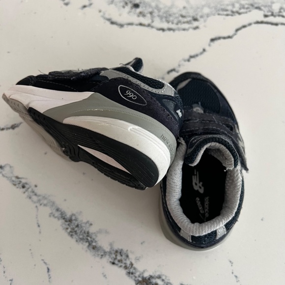 New Balance Toddler 990 V6 Hook & Loop Sneaker, Navy, 5.5XW - Picture 4 of 6